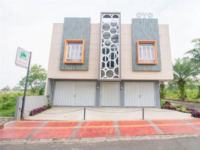 Hotel Oyo 871 Aira Costel à Cianjur Extérieur photo