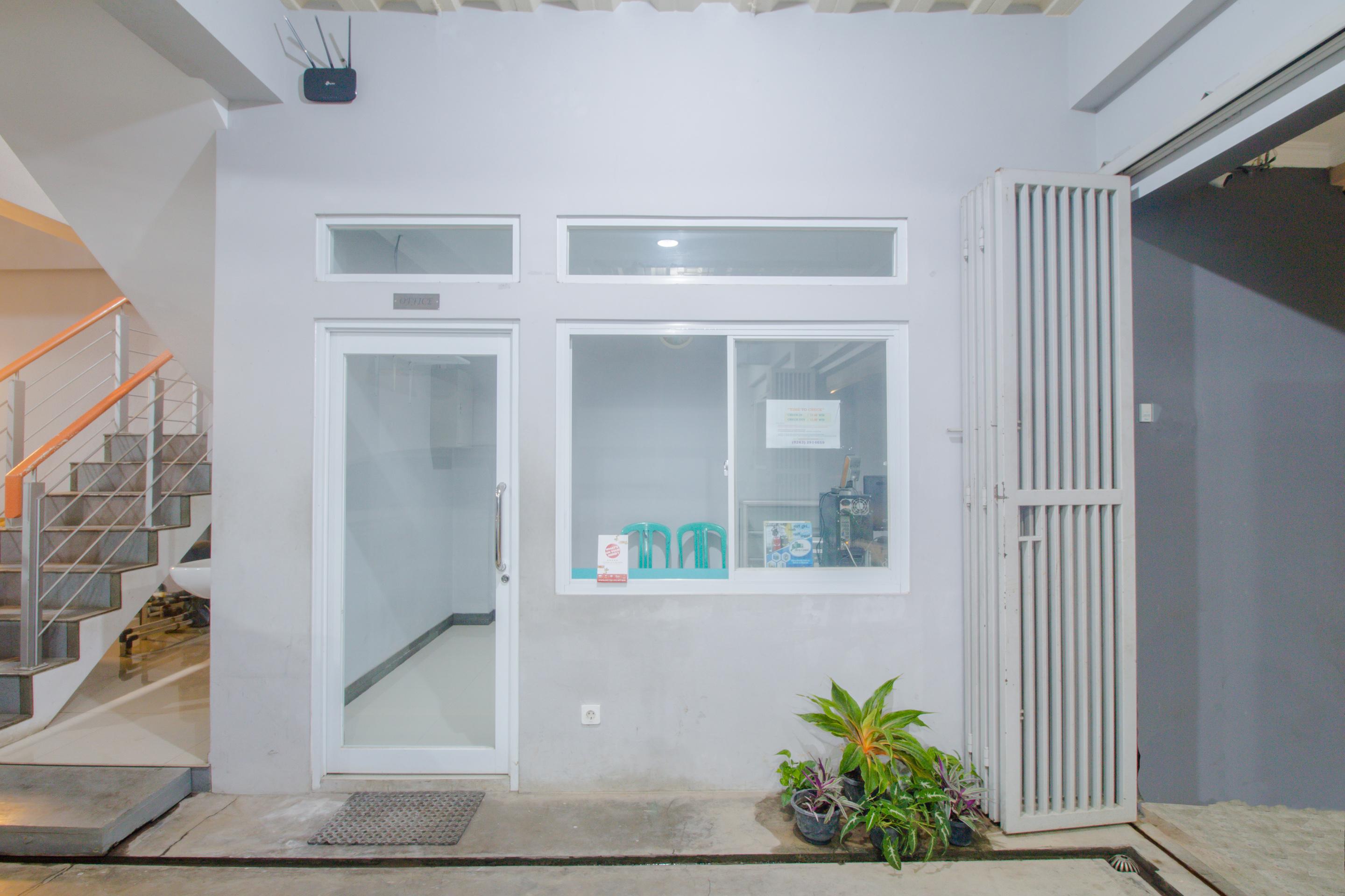 Hotel Oyo 871 Aira Costel à Cianjur Extérieur photo