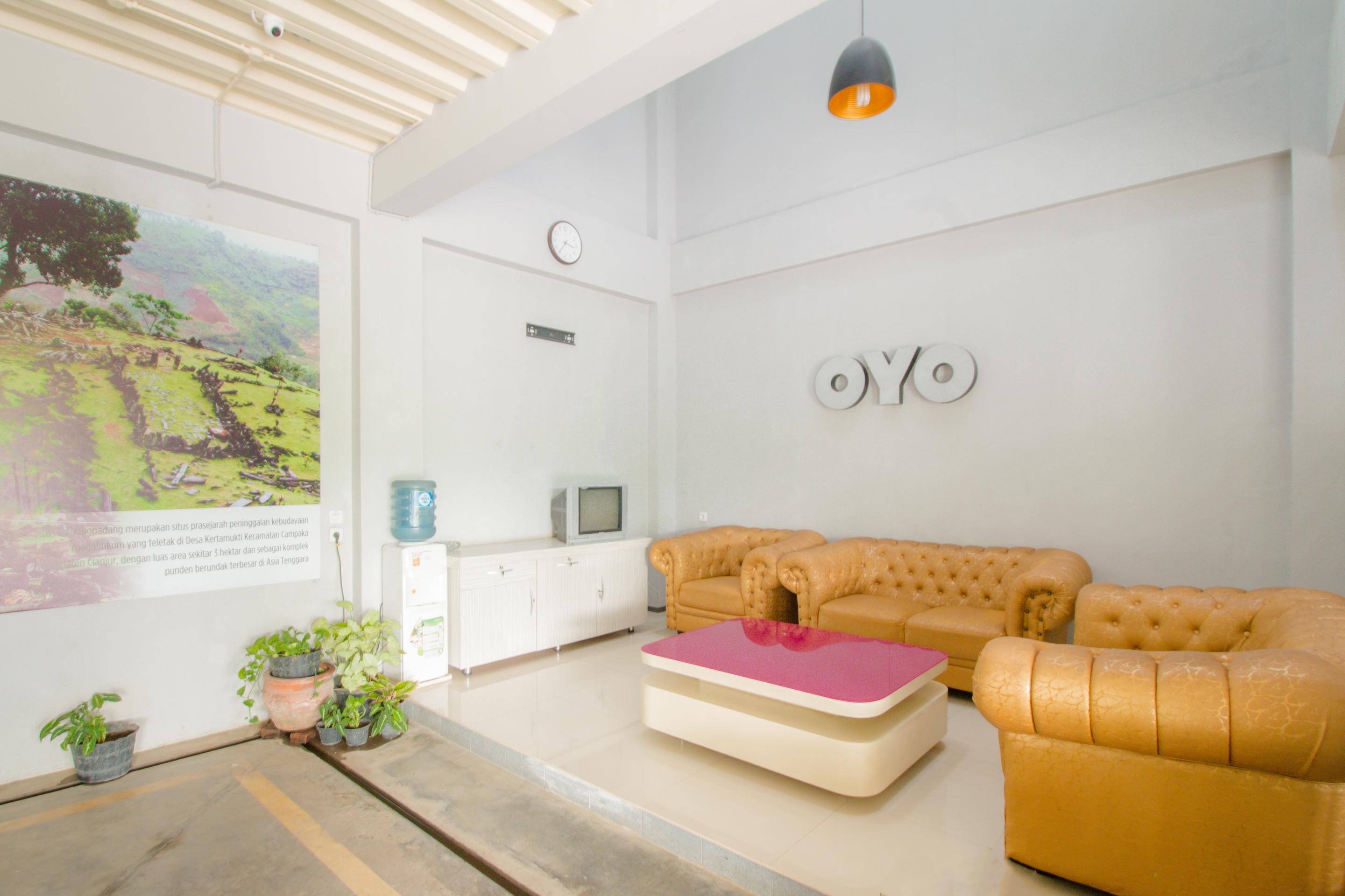 Hotel Oyo 871 Aira Costel à Cianjur Extérieur photo